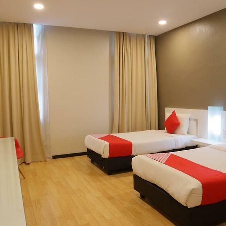 Oyo 232 The Suraya Hotel Куантан Екстериор снимка