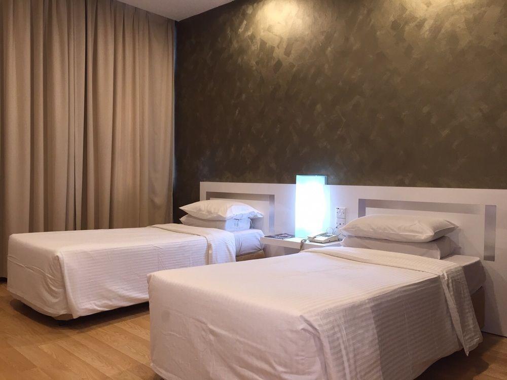Oyo 232 The Suraya Hotel Куантан Екстериор снимка