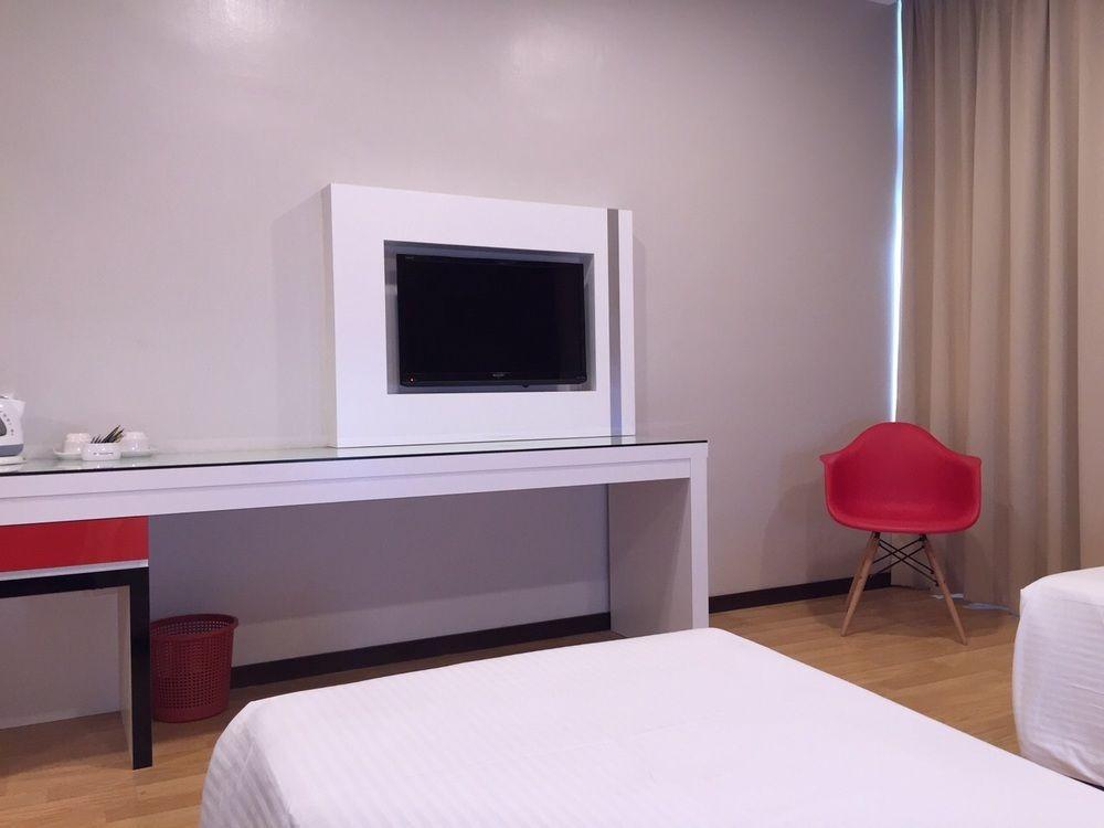 Oyo 232 The Suraya Hotel Куантан Екстериор снимка