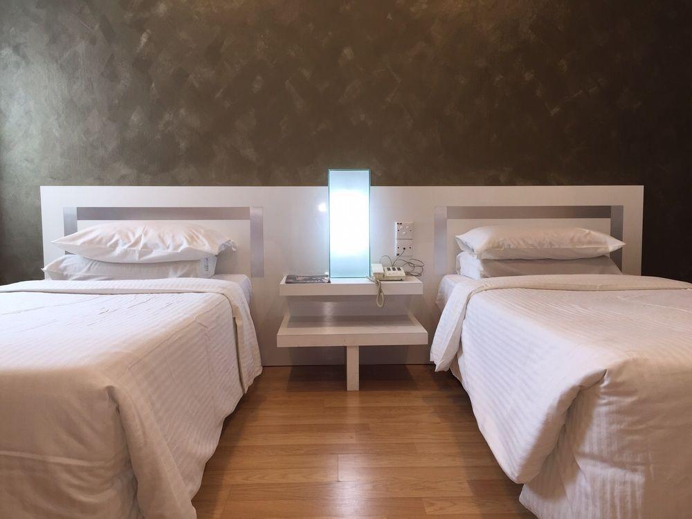 Oyo 232 The Suraya Hotel Куантан Екстериор снимка
