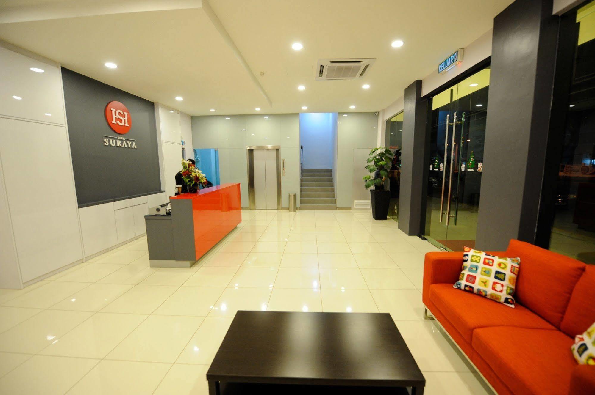 Oyo 232 The Suraya Hotel Куантан Екстериор снимка