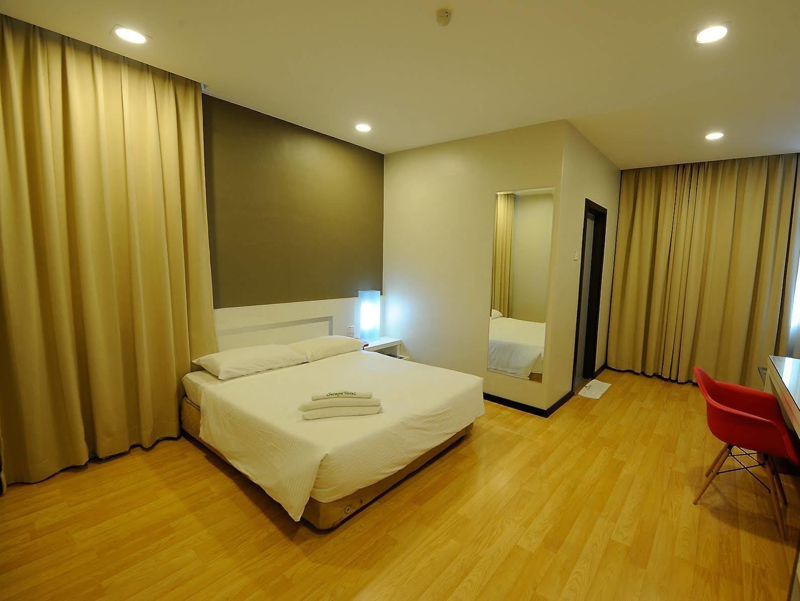 Oyo 232 The Suraya Hotel Куантан Екстериор снимка