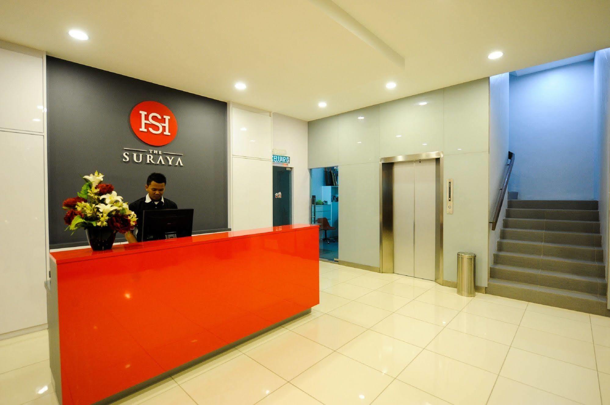 Oyo 232 The Suraya Hotel Куантан Екстериор снимка