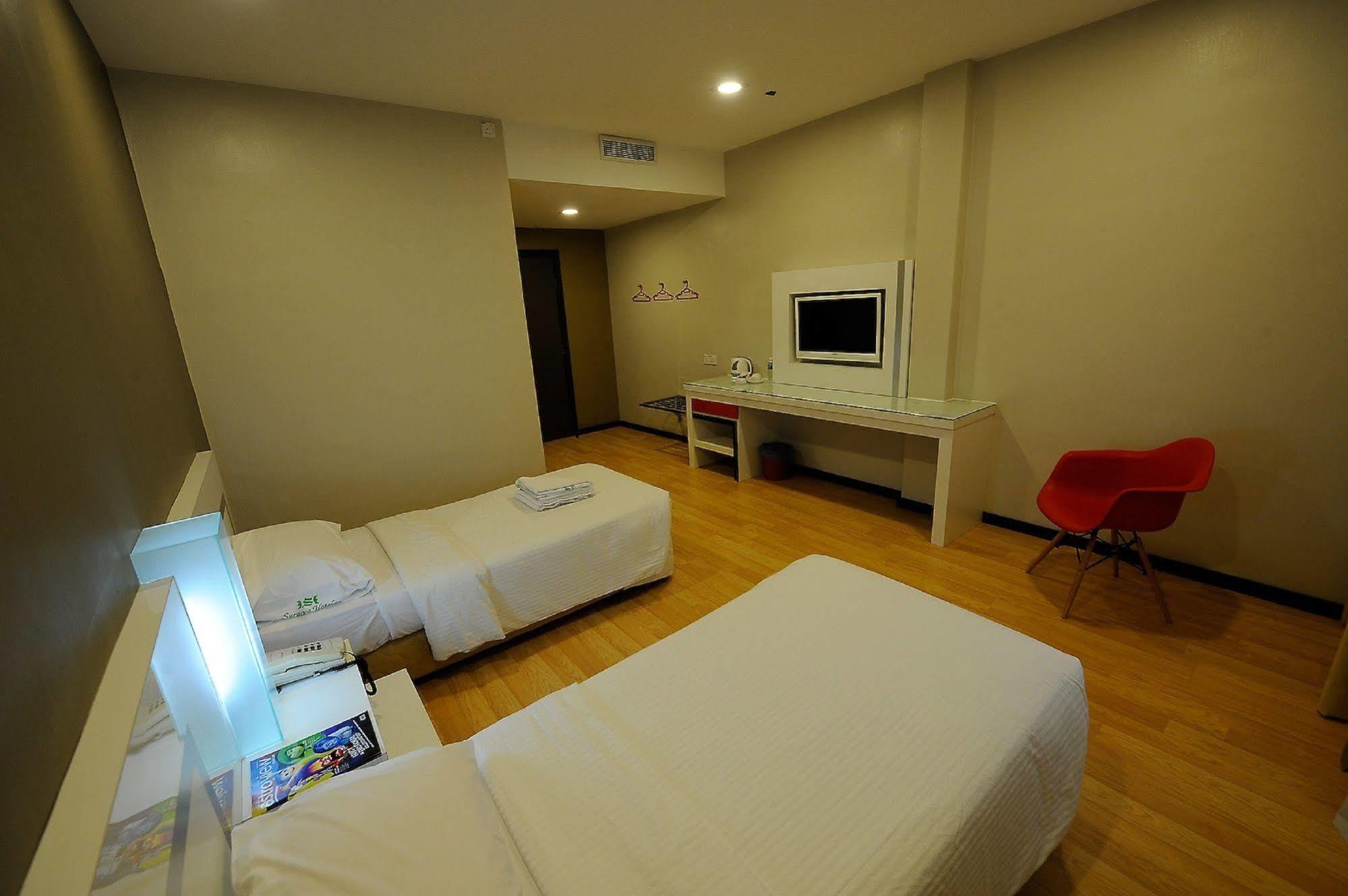 Oyo 232 The Suraya Hotel Куантан Екстериор снимка