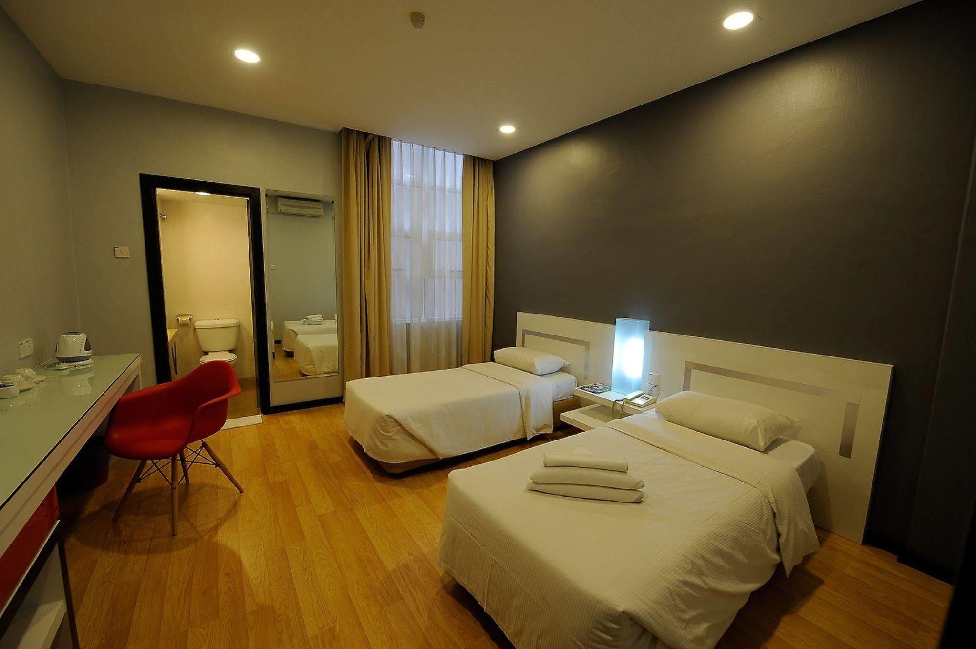 Oyo 232 The Suraya Hotel Куантан Екстериор снимка
