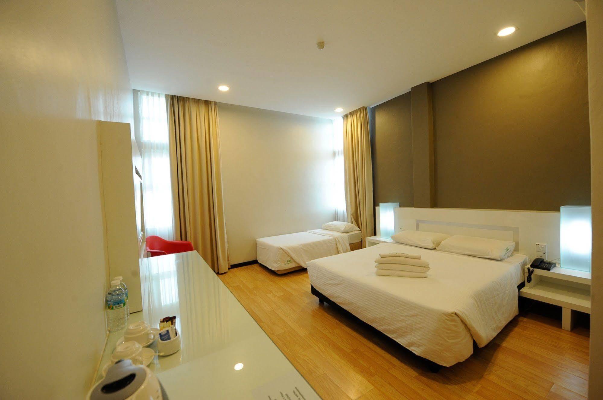 Oyo 232 The Suraya Hotel Куантан Екстериор снимка