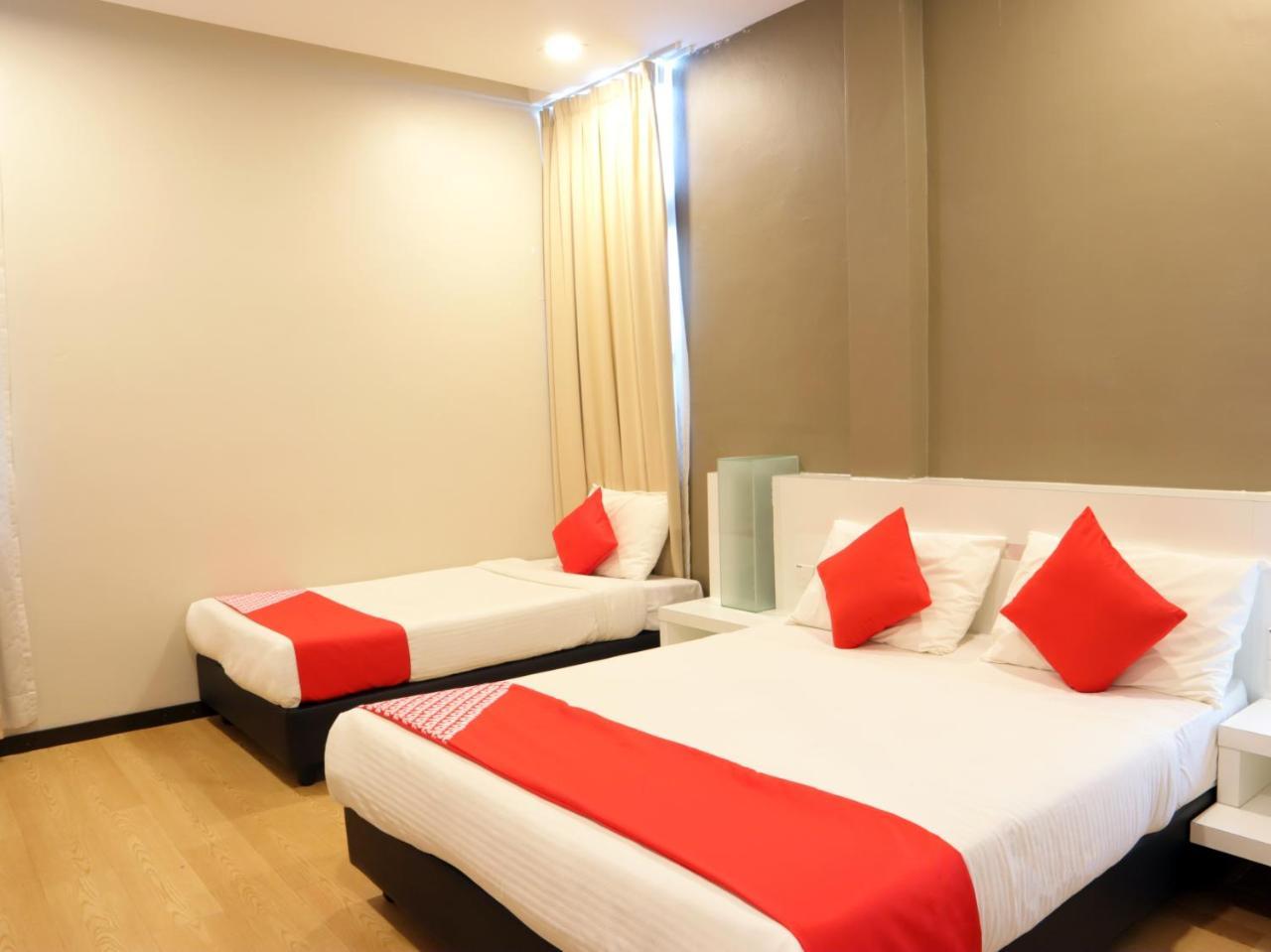Oyo 232 The Suraya Hotel Куантан Екстериор снимка