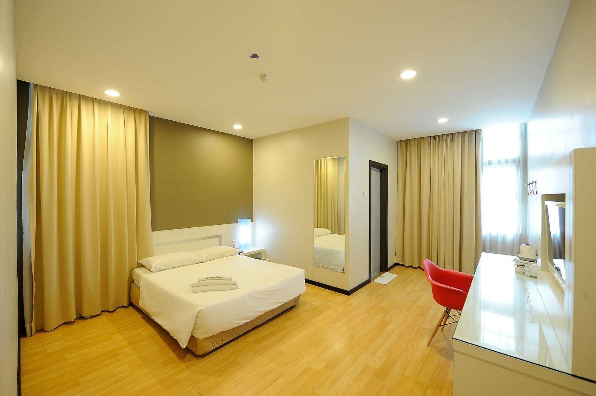 Oyo 232 The Suraya Hotel Куантан Екстериор снимка
