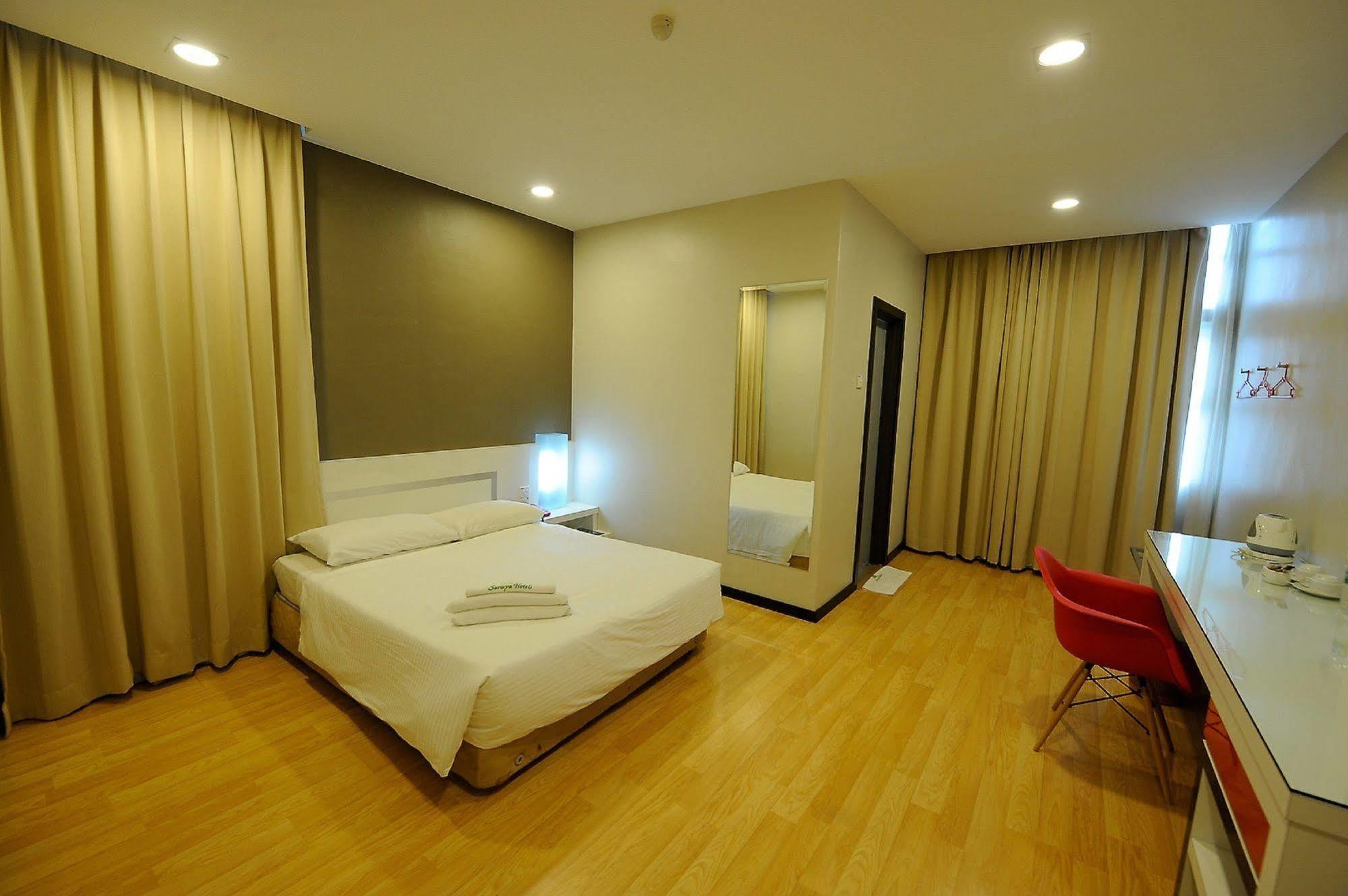 Oyo 232 The Suraya Hotel Куантан Екстериор снимка