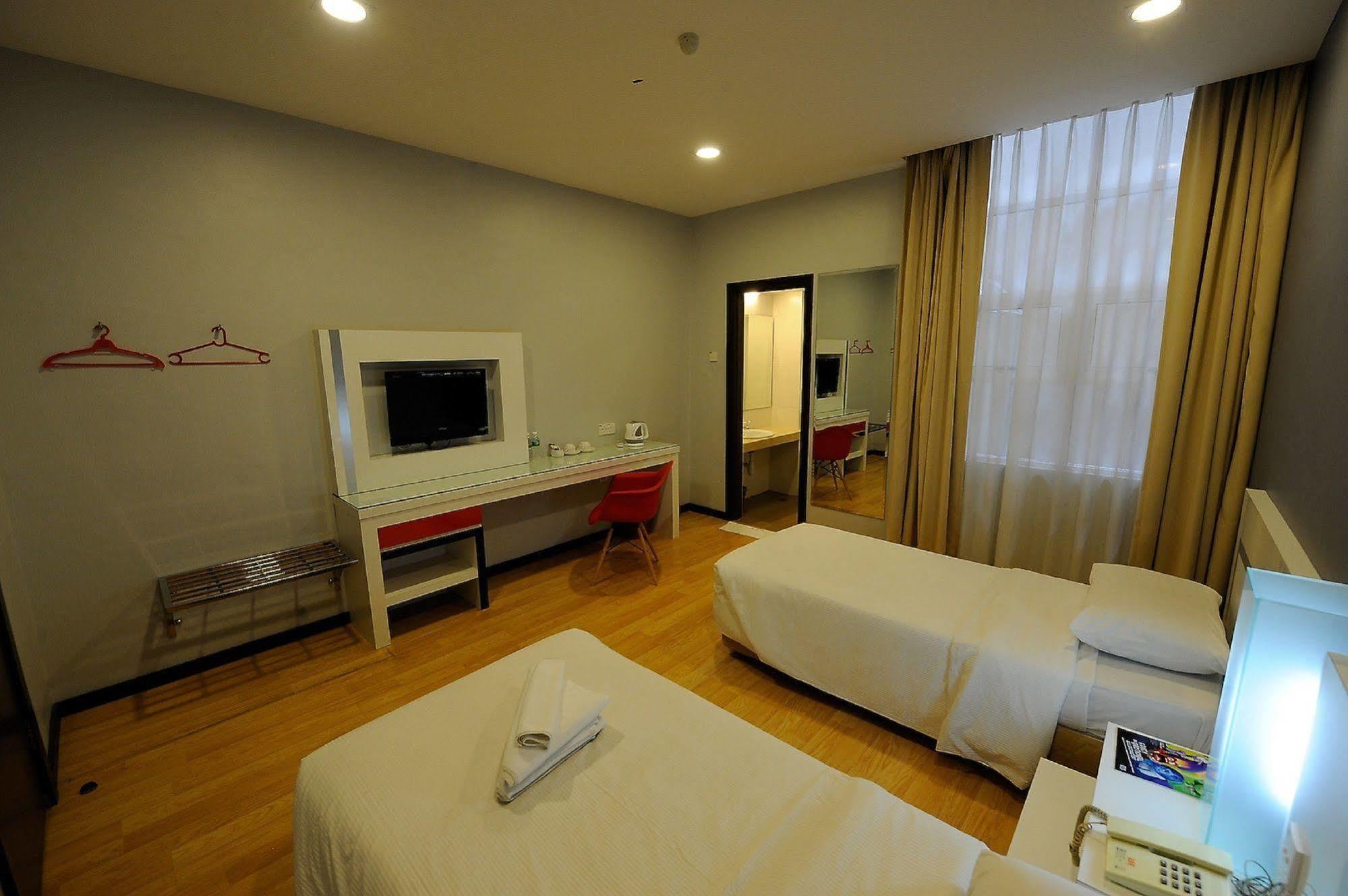 Oyo 232 The Suraya Hotel Куантан Екстериор снимка