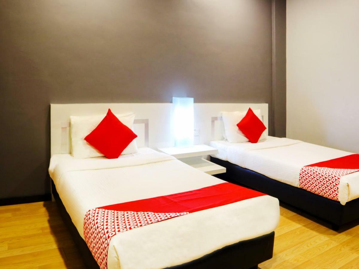 Oyo 232 The Suraya Hotel Куантан Екстериор снимка