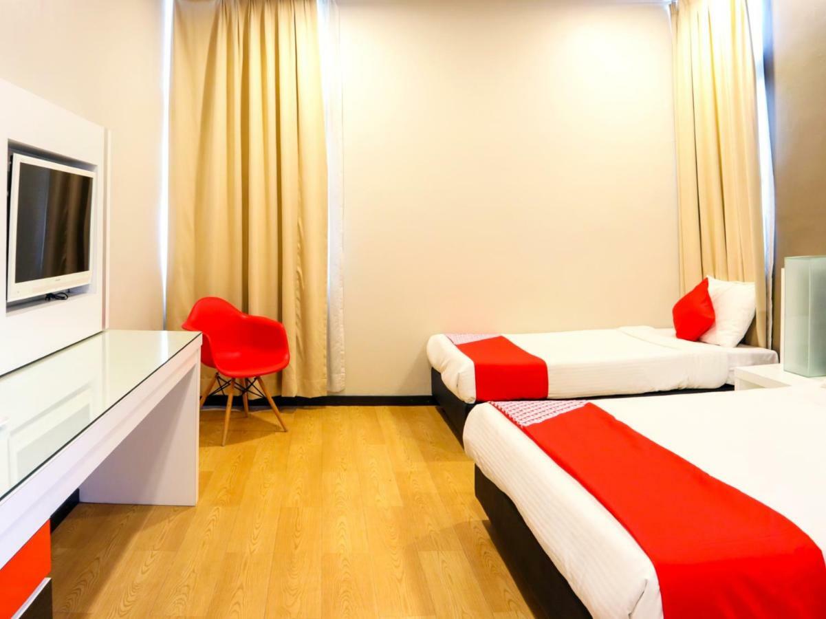 Oyo 232 The Suraya Hotel Куантан Екстериор снимка
