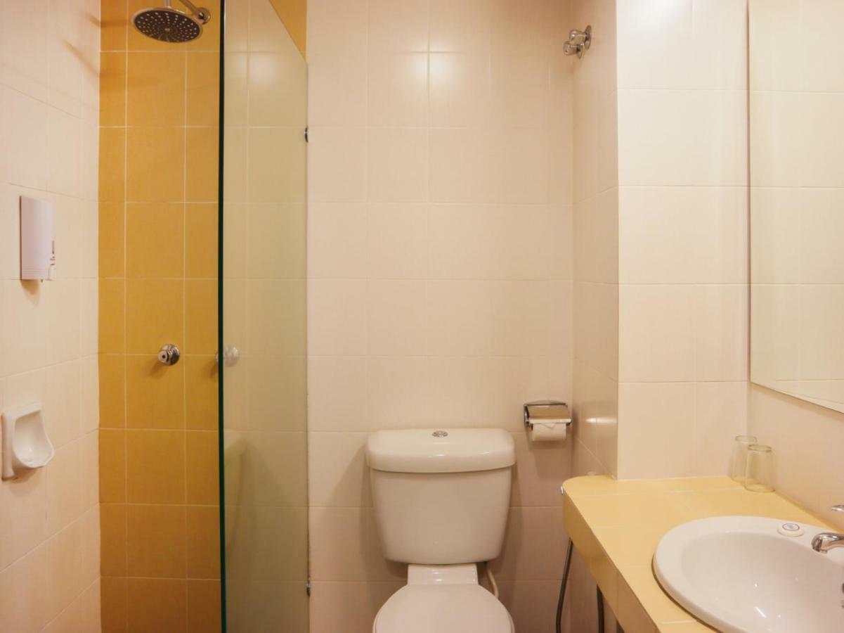 Oyo 232 The Suraya Hotel Куантан Екстериор снимка