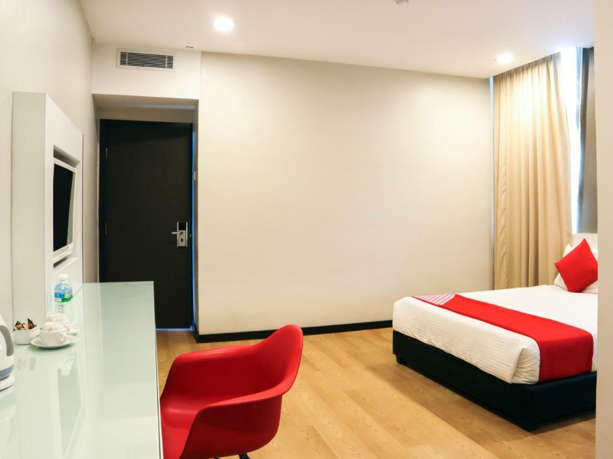 Oyo 232 The Suraya Hotel Куантан Екстериор снимка