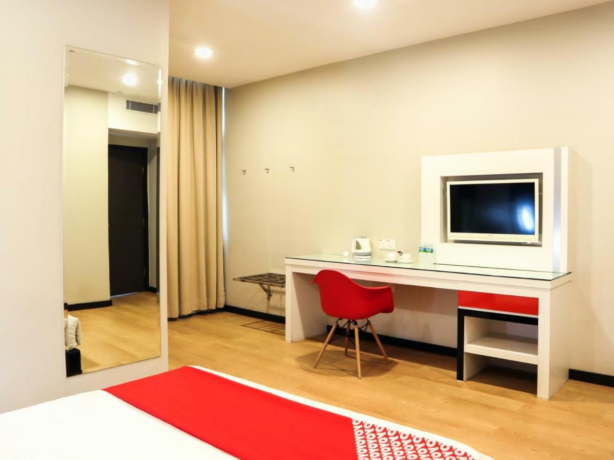 Oyo 232 The Suraya Hotel Куантан Екстериор снимка