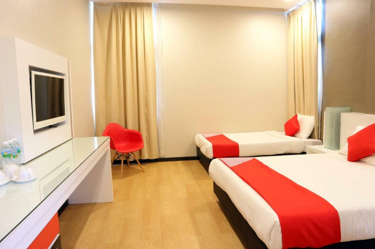 Oyo 232 The Suraya Hotel Куантан Екстериор снимка