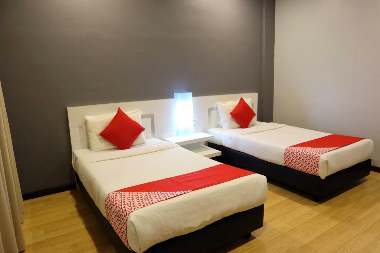 Oyo 232 The Suraya Hotel Куантан Екстериор снимка